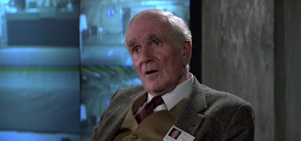 desmond llewelyn