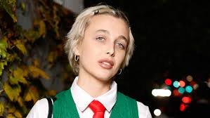 Wie hoch ist das Vermögen von YouTube-Star Emma Chamberlain? emma chamberlain