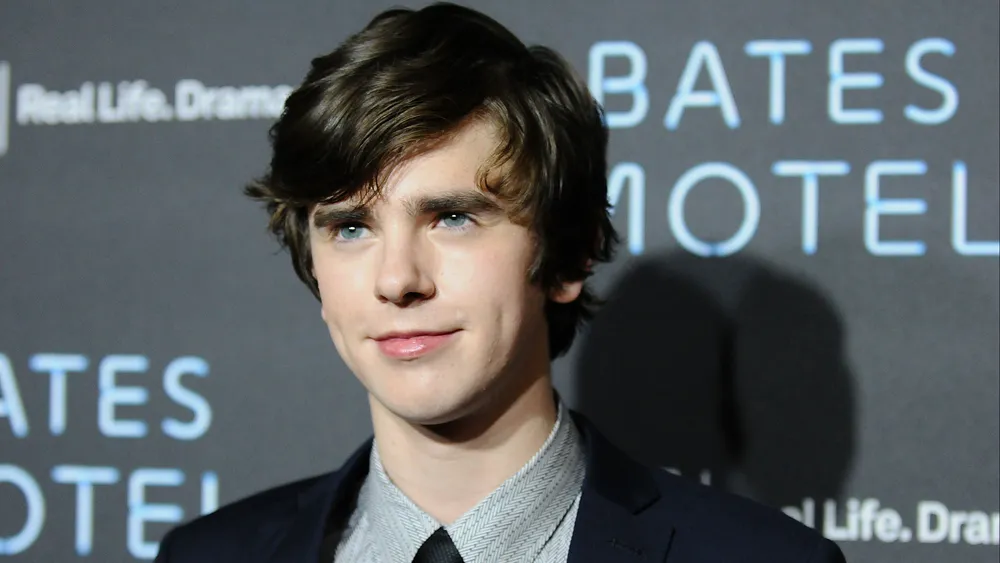 Freddie Highmores Vermögen: Erfahren Sie mehr über die farbenfrohe Karriere des „Good Doctor“-Stars freddie highmore