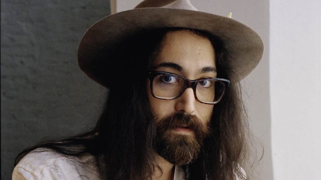 Wie hoch ist das Vermögen von John Lennons Sohn Sean Lennon? sean lennon