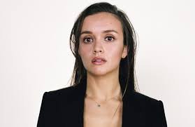Die englische Schauspielerin Olivia Cooke hat einen Freund, aber wer ist er? Vermögen olivia cooke