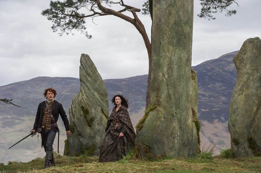 Outlander: 10 Fakten über Craigh Na Dun und die Steine, die Sie verpasst haben craigh na dun